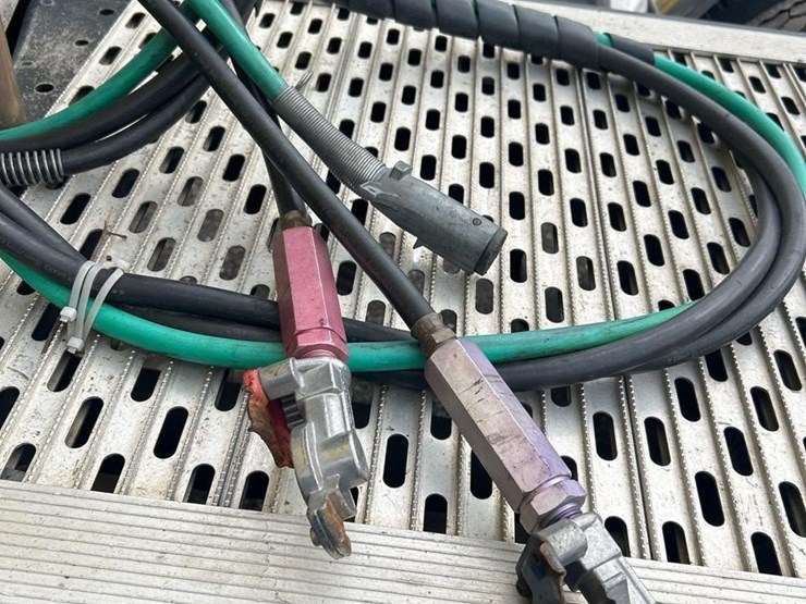 peterbilt-384-image-18