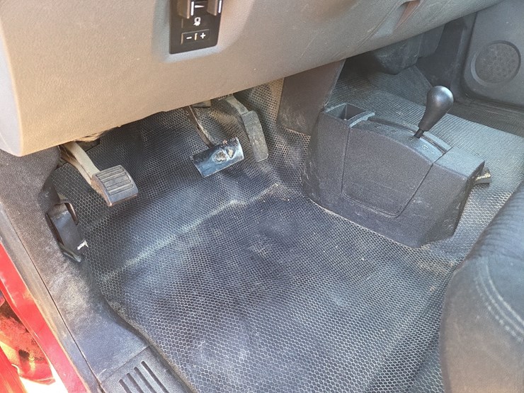 2010-chevrolet-2500hd-image-34