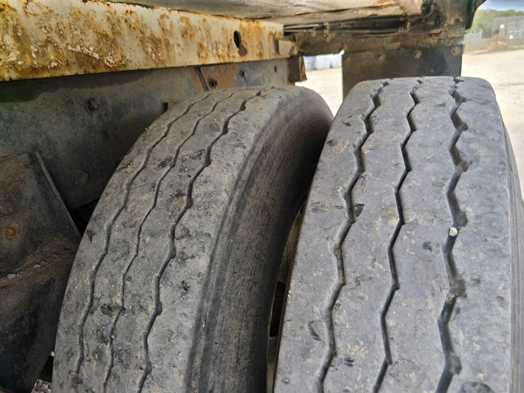 2003-peterbilt-320-image-99