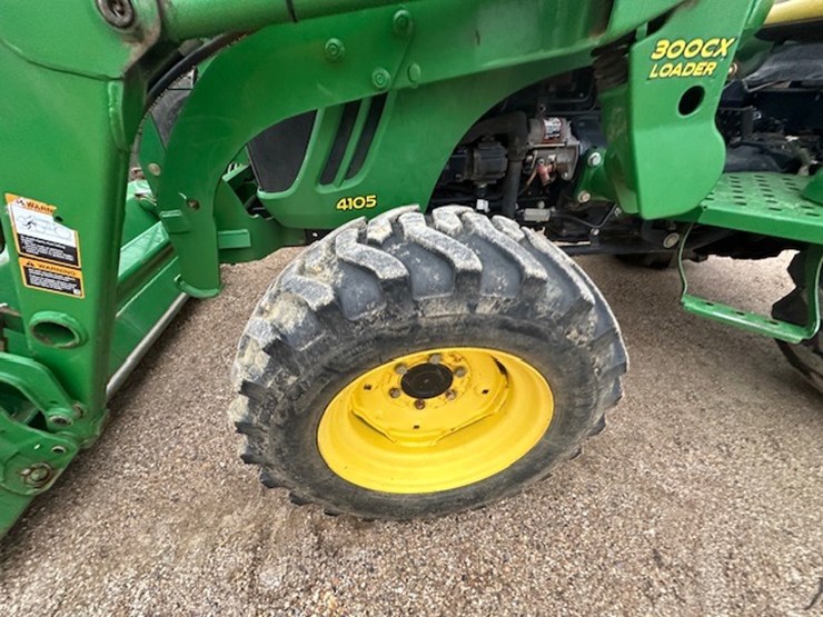 john-deere-4105-image-23