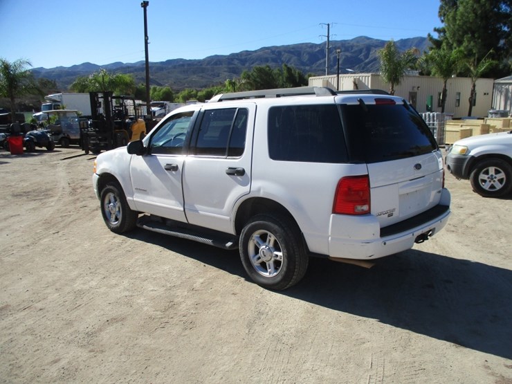 ford-explorer-xlt-image-4