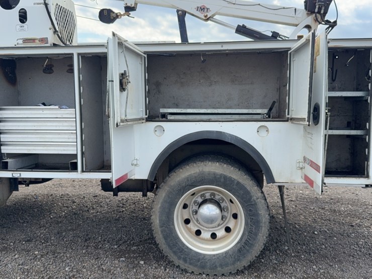 2007-peterbilt-335-image-17