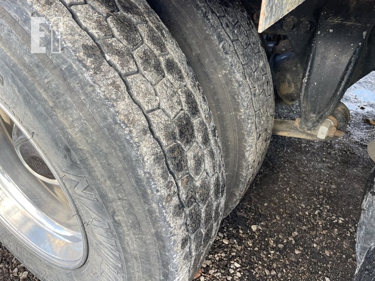 freightliner-columbia-120-image-21