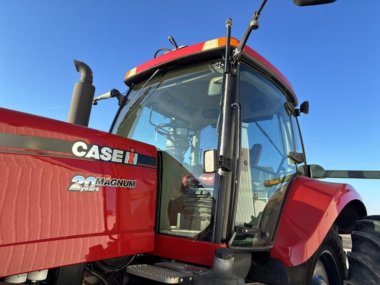 case-ih-magnum-305-image-34