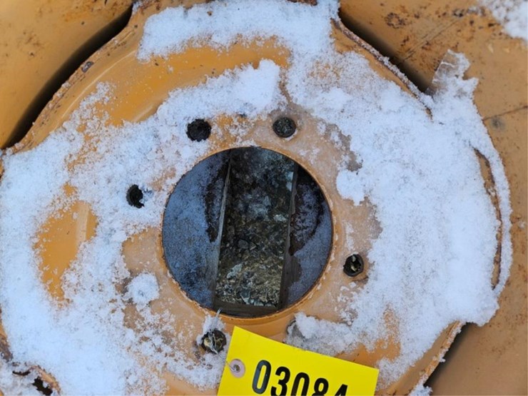 #3084-•-(3)-12-16.5tires-image-28