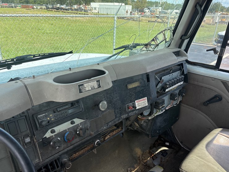 international-4700-image-9