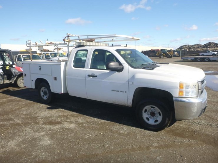 2009-chevrolet-2500-image-2