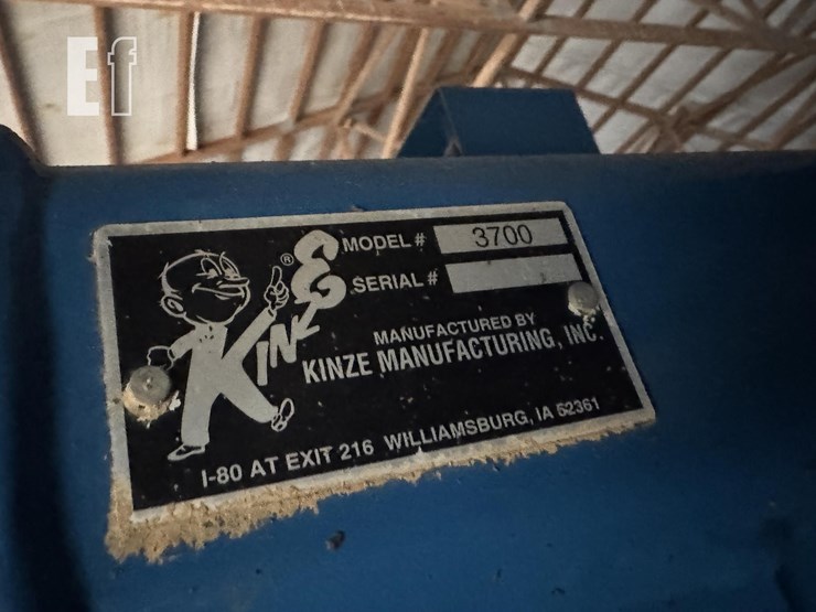 2009-kinze-3700sds-image-9