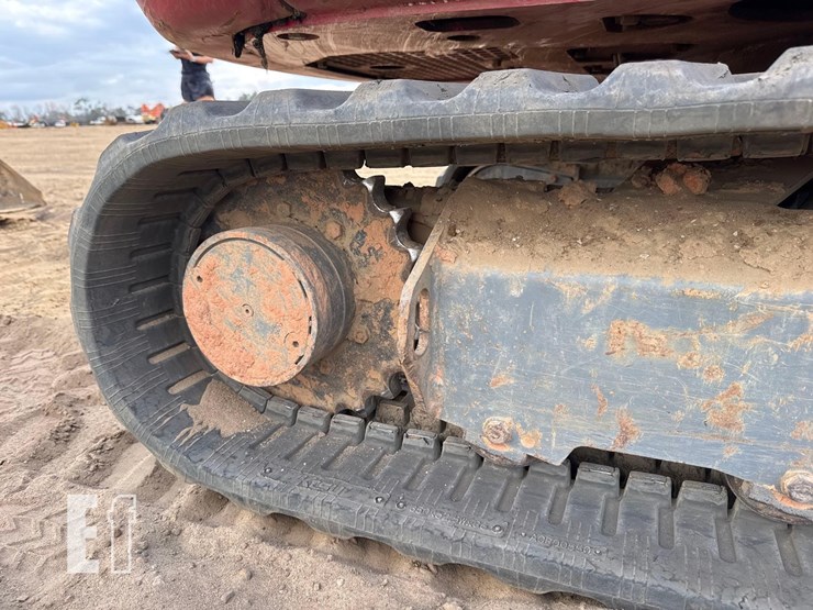 takeuchi-tb235-2-image-12