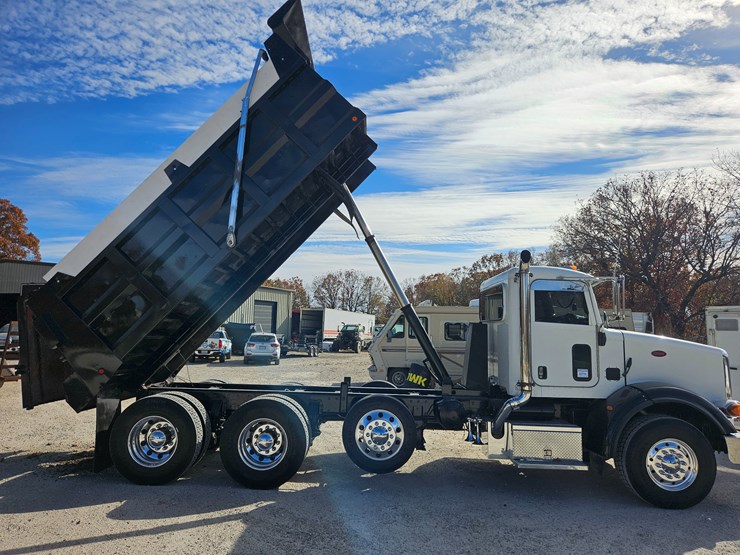 2009-peterbilt-365-image-34