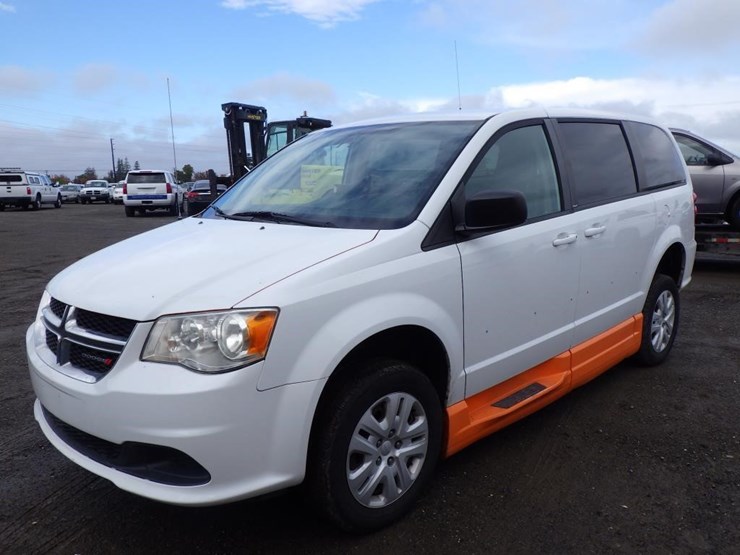 2014-dodge-grand-caravan-image-1