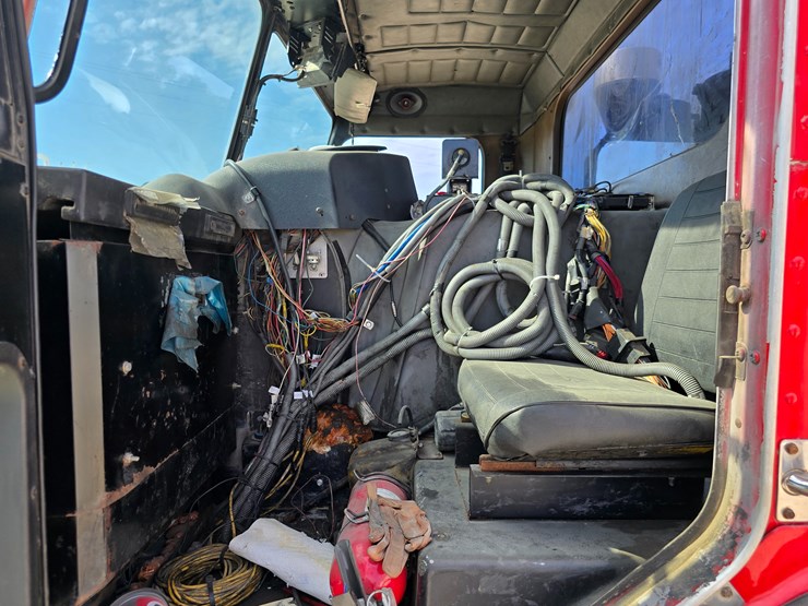 2003-peterbilt-320-image-72