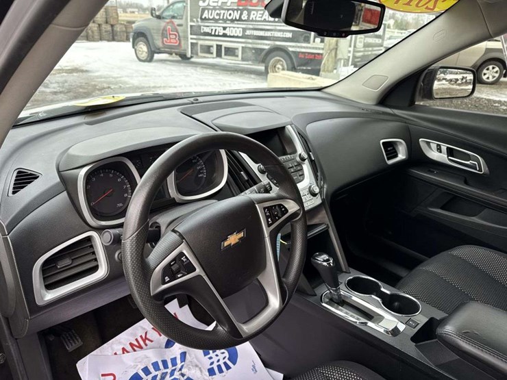 2017-chevrolet-equinox-lt-image-13