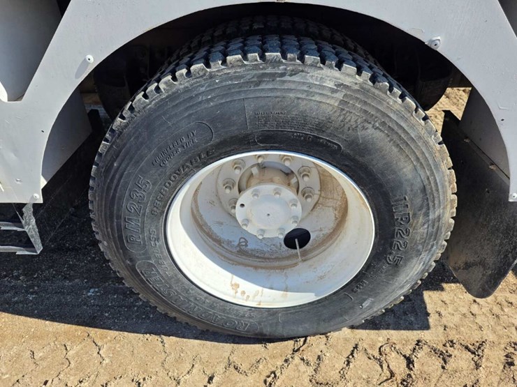 2006-kenworth-t300-image-16