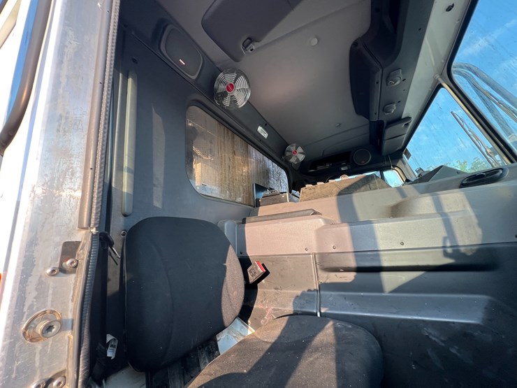 peterbilt-520-image-68