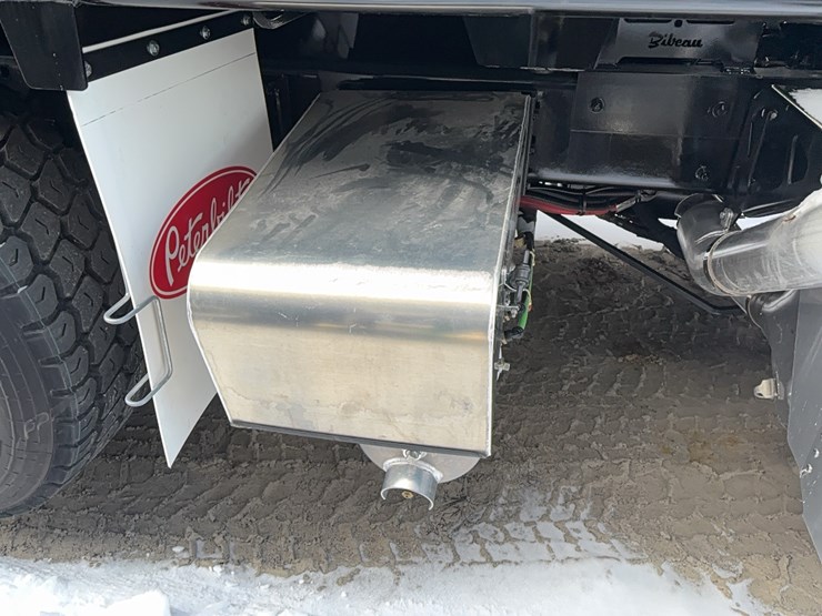 peterbilt-567-image-5