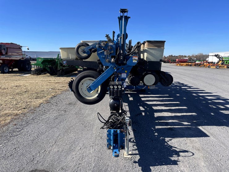 1998-kinze-2600-image-8