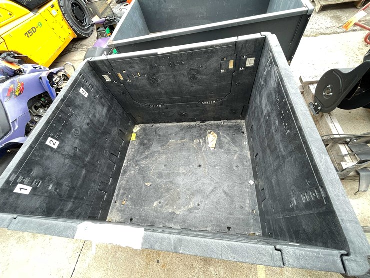 #6101-•-black-plastic-folding-pallet-bin-(door-04)-image-5