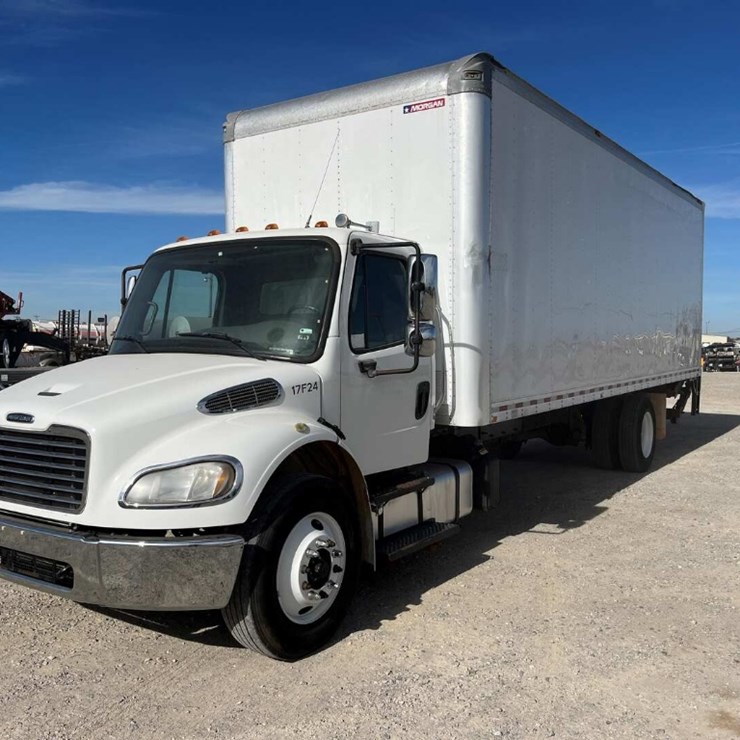 FREIGHTLINER M2 106