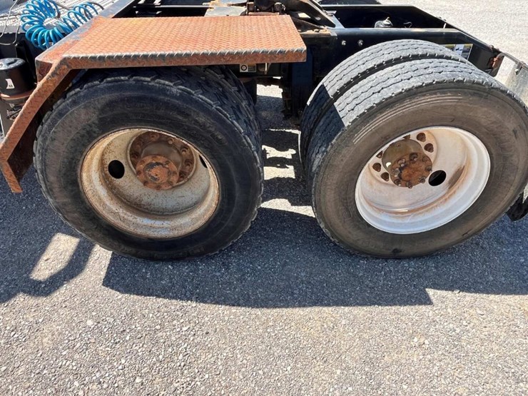 2012-peterbilt-388-image-14