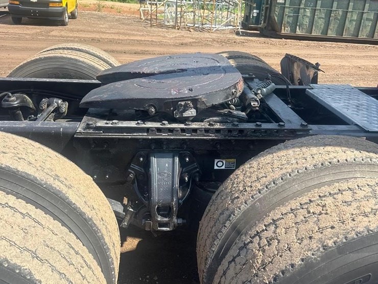 2010-peterbilt-387-image-10