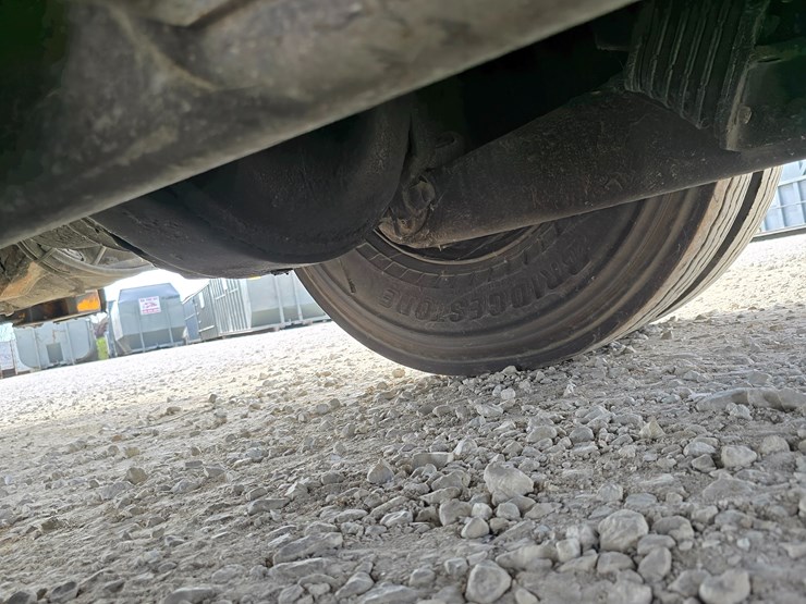 2005-peterbilt-320-image-82