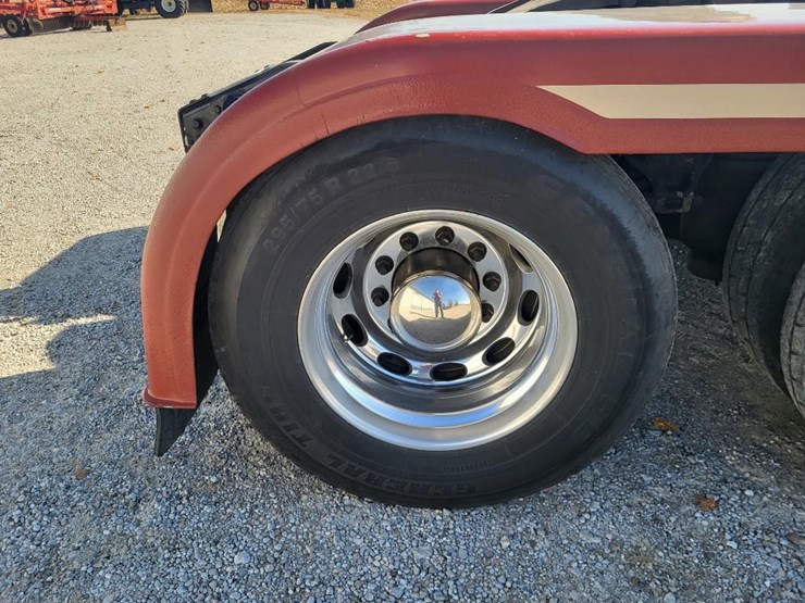 peterbilt-389-image-36