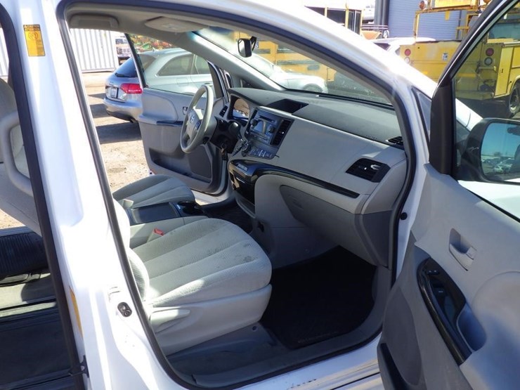 toyota-sienna-image-6