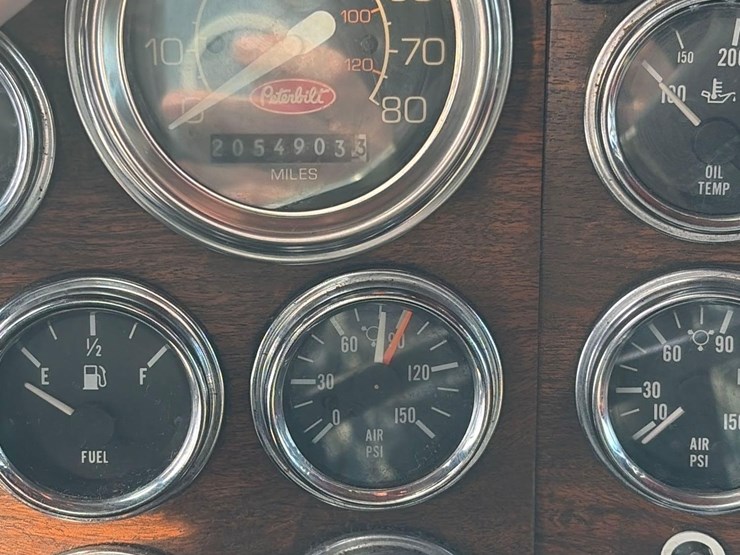 1999-peterbilt-379-image-23