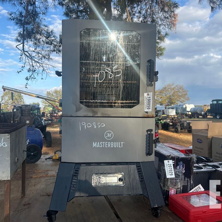 MASTERBUILT MEAT SMOKER
