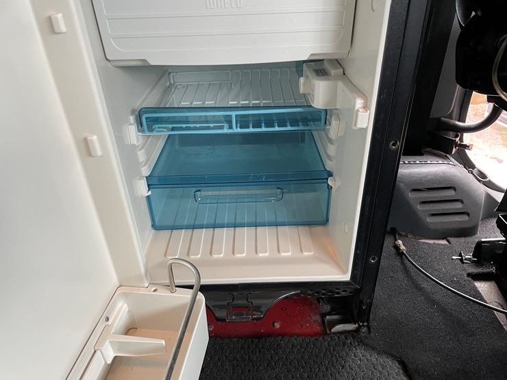 #1043-•-2009-freightliner-semi-(wi-title-in-delay)-image-58