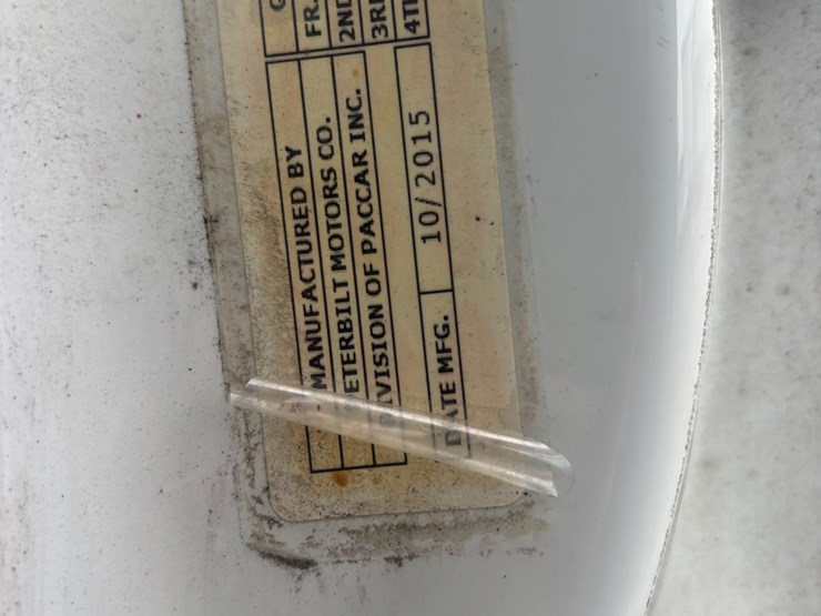 #1550-•-2016-peterbuilt-day-cab-auto-image-2