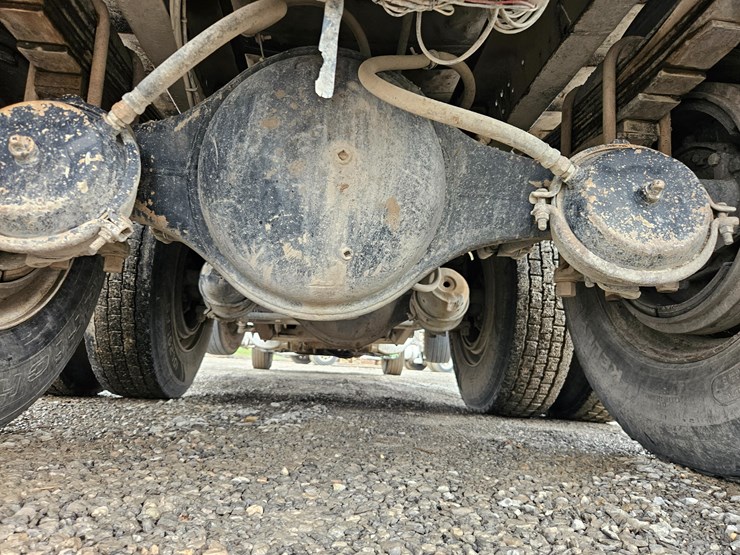 freightliner-columbia-120-image-107