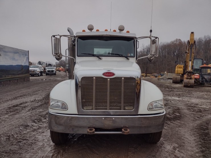 peterbilt-337-image-2