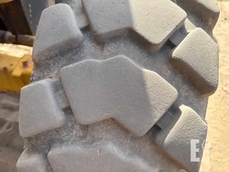 2010-deere-310j-image-12