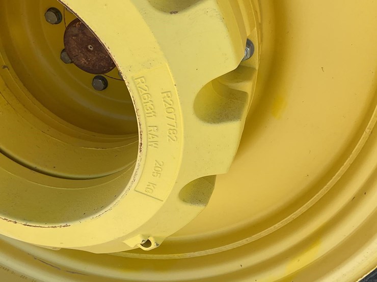 john-deere-8335r-image-22