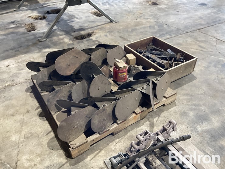 hiniker-16-row-hiller/ridger-attachments-image-5