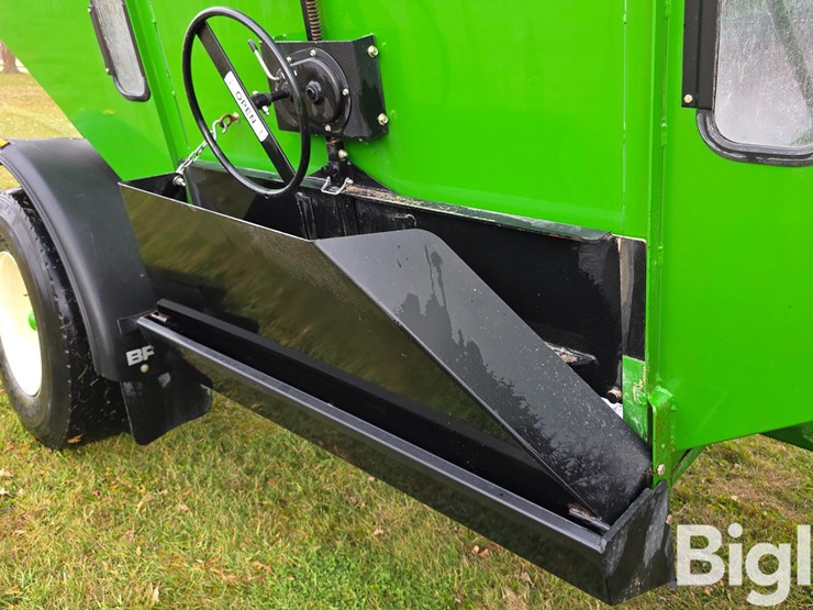 unverferth-brent-gt-644-gravity-wagon-image-17