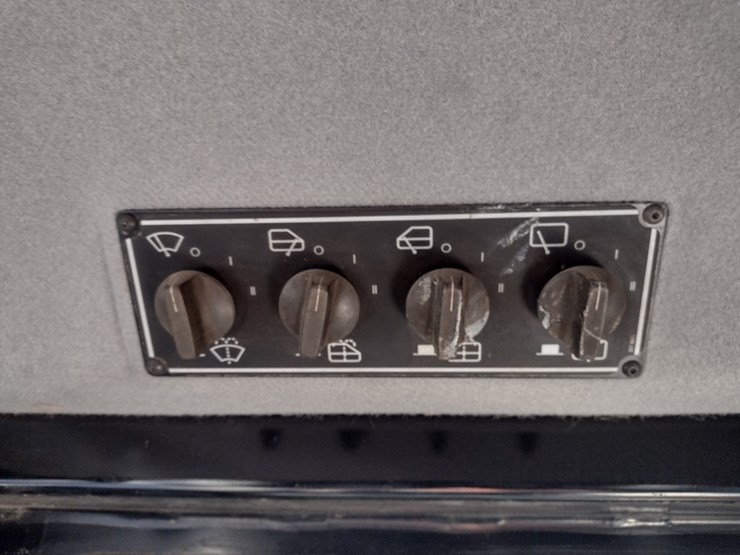 caterpillar-d6t-xl-image-12