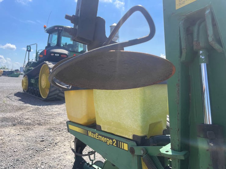 john-deere-7300-image-4