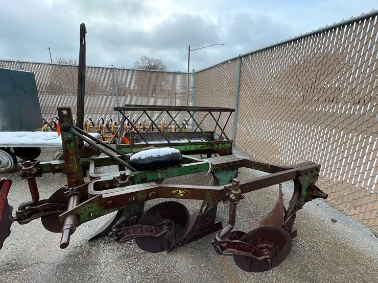 #6108-•-j.d-f313-plow-(o12)-image-2