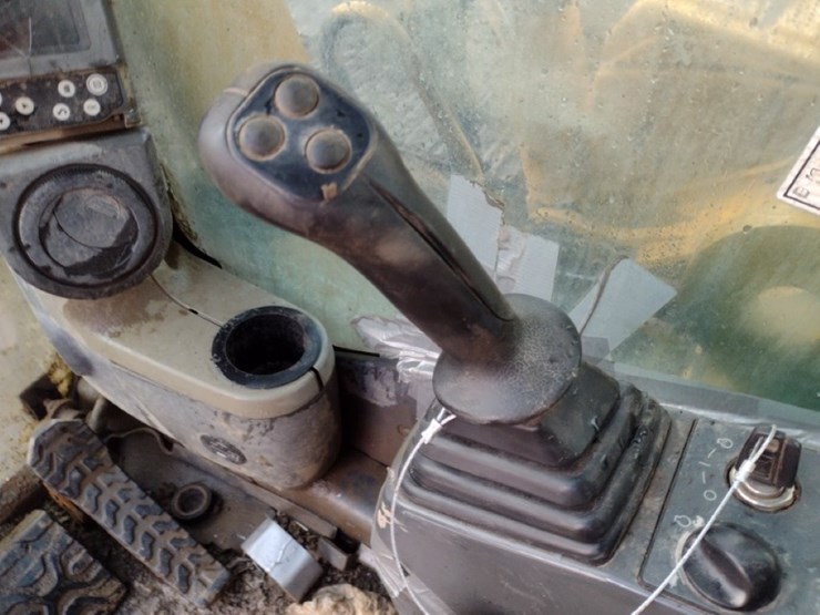 caterpillar-325d-image-9