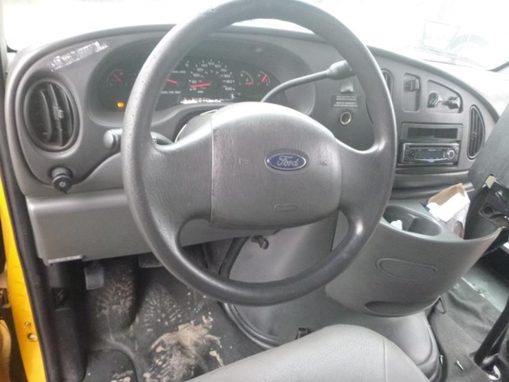 2004-ford-e450-image-12