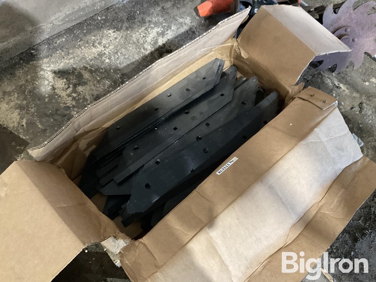 wearparts-9904f1399-hiniker-cultivator-blades-image-3