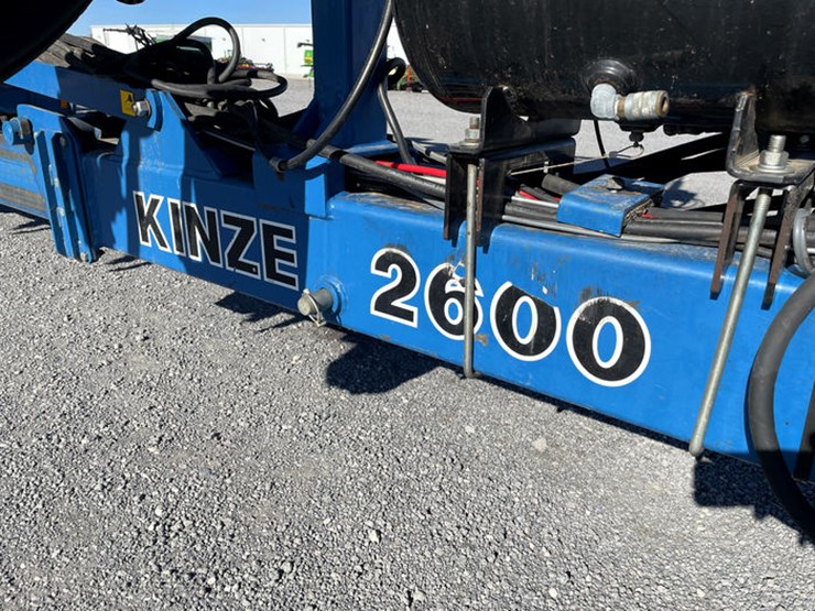 1998-kinze-2600-image-21