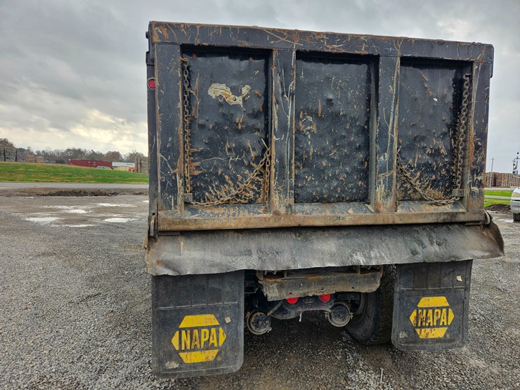 freightliner-columbia-120-image-16