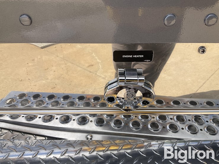 2017-kenworth-w900l-image-10