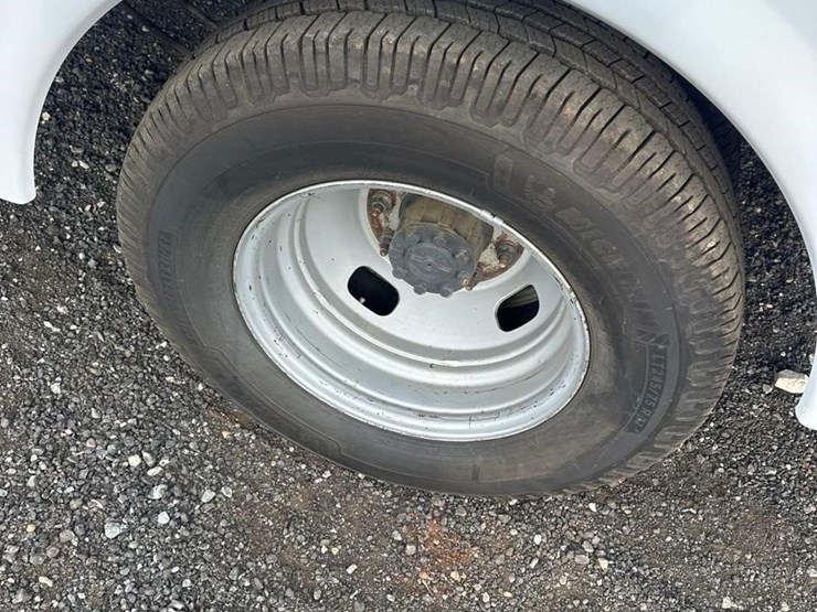 2017-ford-f350-xl-image-9