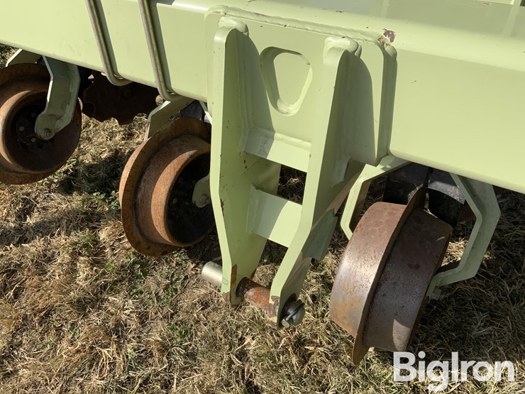 2013-orthman-12r30”-1tripr-strip-till-machine-image-11