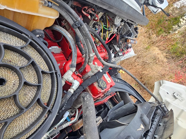 2019-freightliner-m2-106-image-28